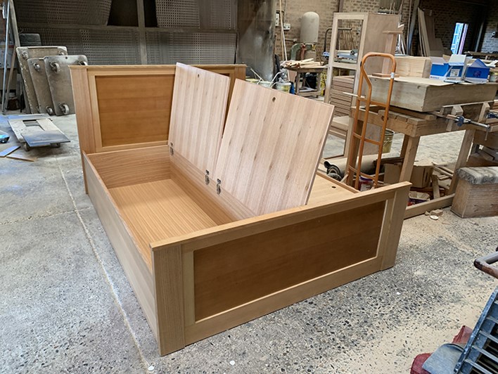 Tassie Oak Queen Size Bed