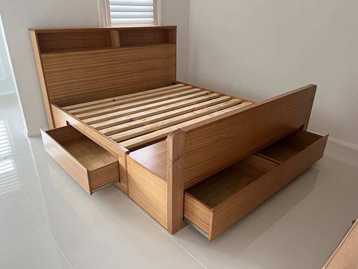 Tassie Oak Queen Bed
