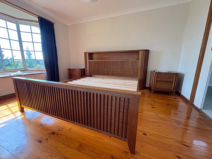 Tassie Oak King bed
