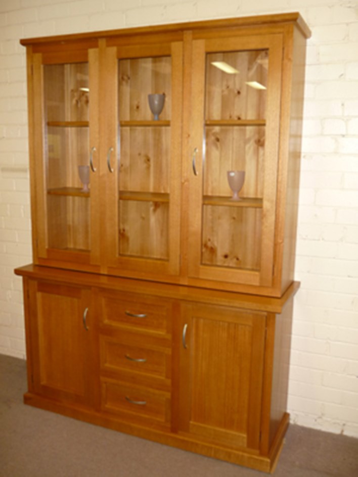 Tassie Oak Buffet & Hatch