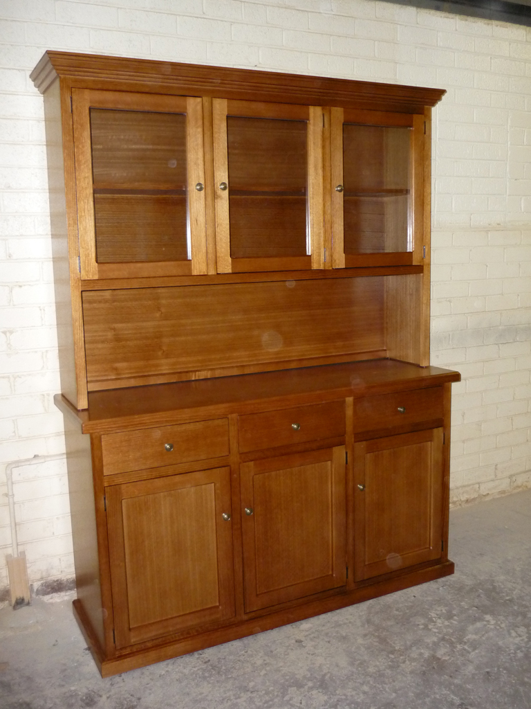 Tassie Oak Buffet & Hatch