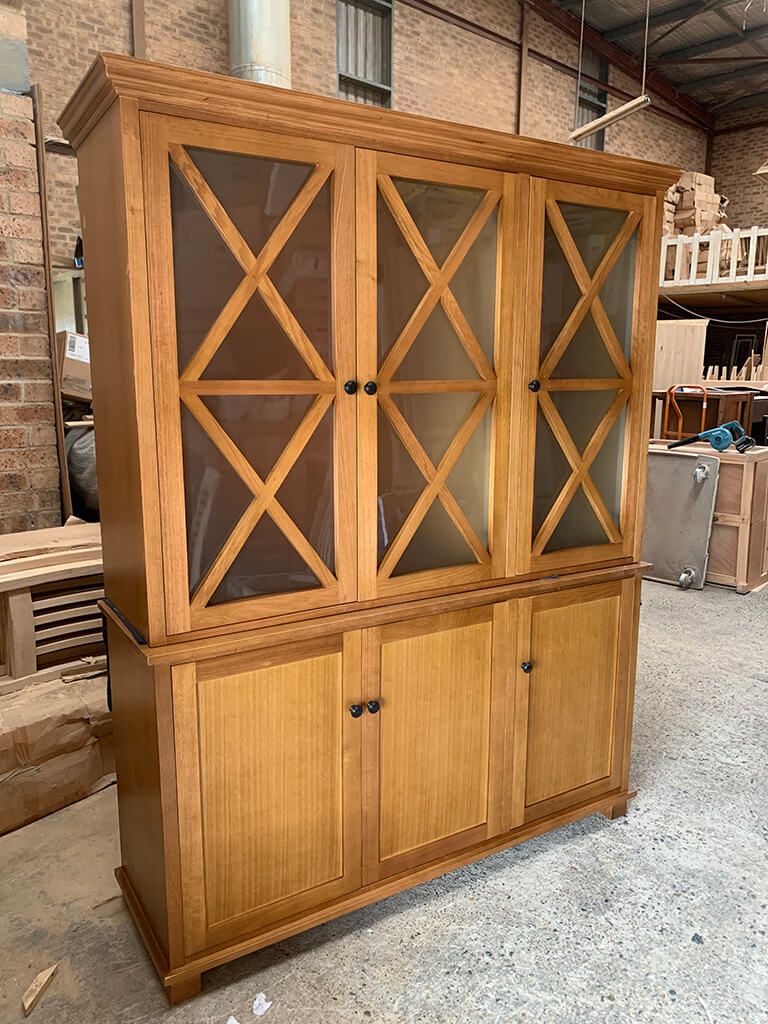 Tassie Oak Buffet and Hutch