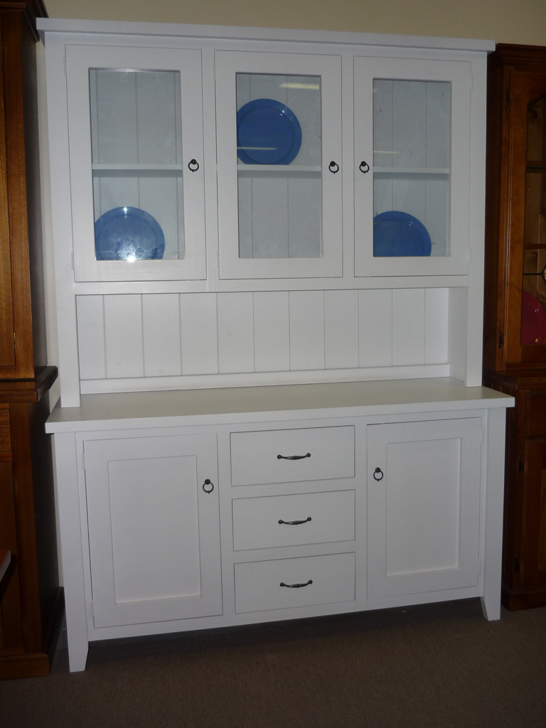 White Buffet & Hatch