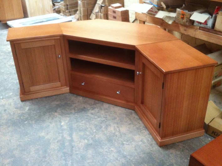 Tassie Oak Corner Unit