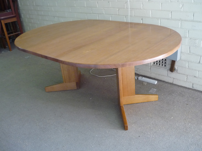 Tassie Oak Table
