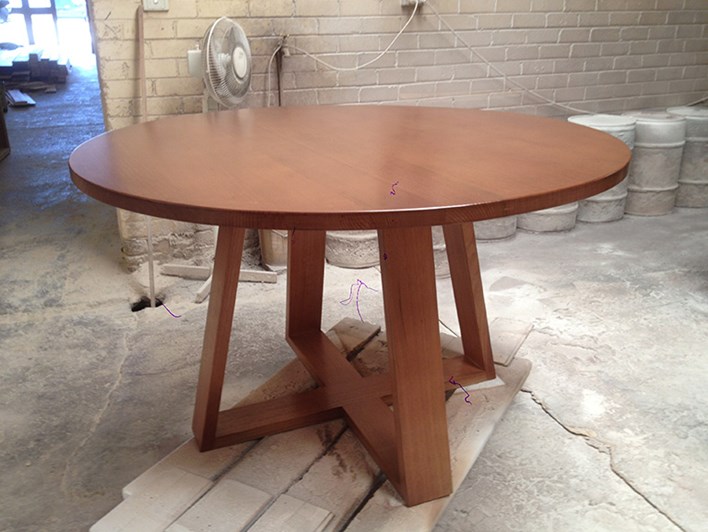 Tassie Oak Round Table